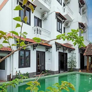 Blue River Boutique *** Hội An
